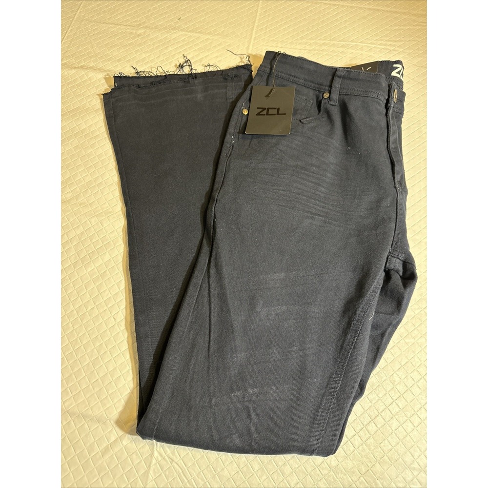NWT ZCL Denim Vortex Ripped Stack Denim Size 38 Dark Navy‎  Ragged hem